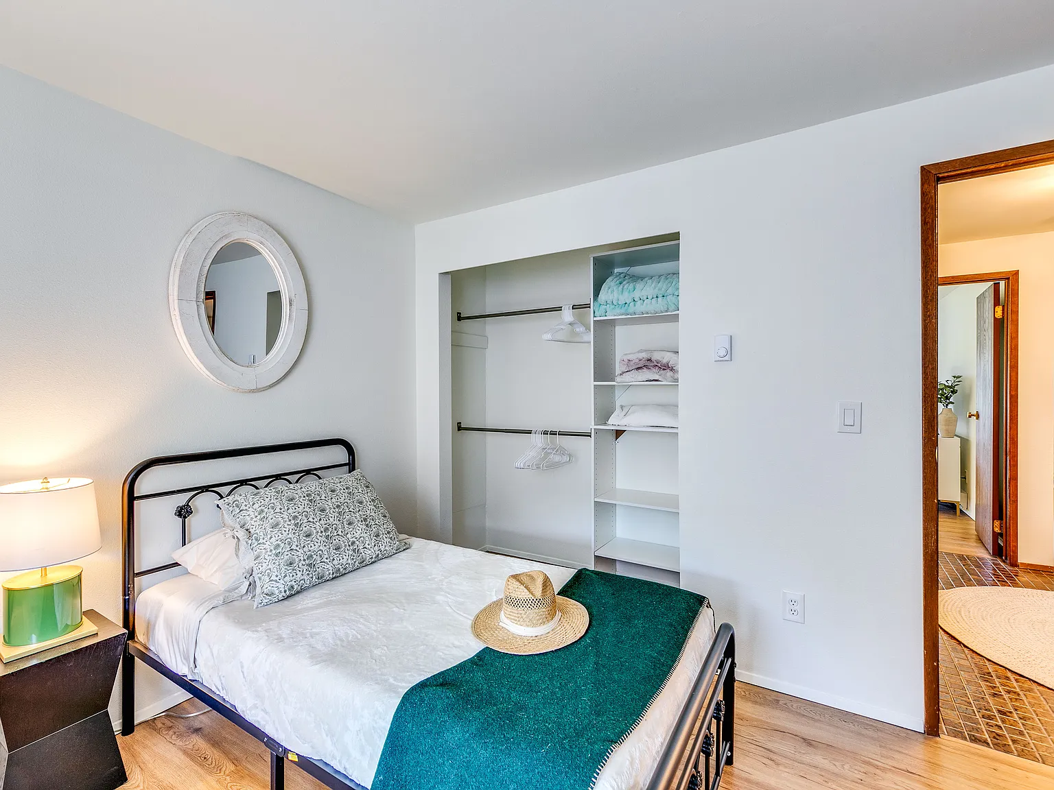 2 bed, 888 sqft, $2,100 — Photo 4