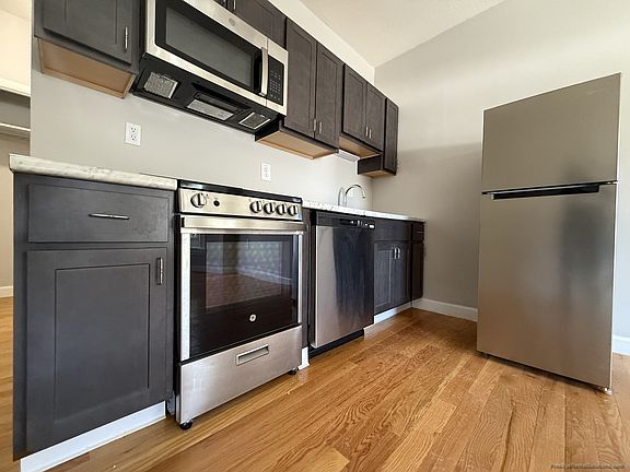 3rd image of 1122 Commonwealth Ave APT 1