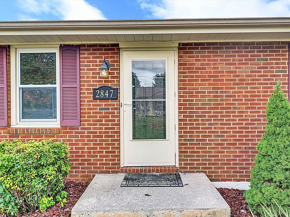 4th image of 2847 Tulip Ln