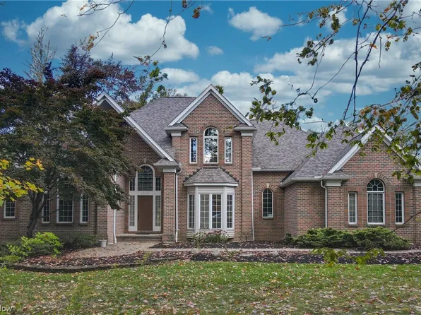 11540 Lancaster Dr, Chagrin Falls, OH 44023