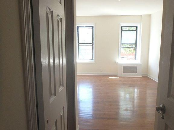 3rd image of 1035 Washington Ave APT 1B
