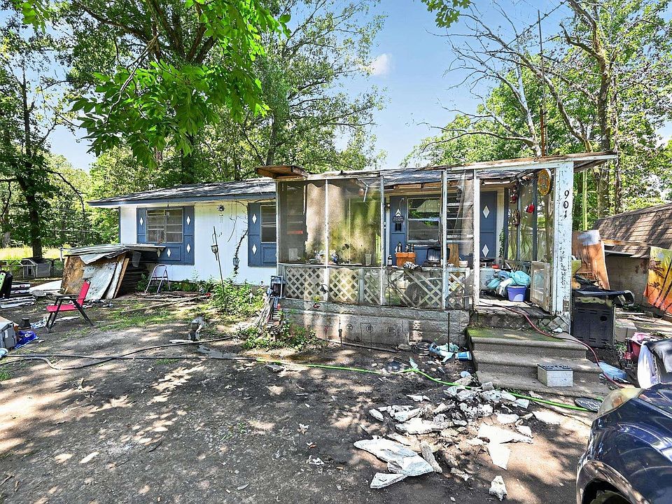 1st image of 901 Mockingbird Ln