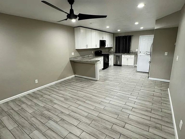 1013 E Commonwealth Pl #1 — Photo 1