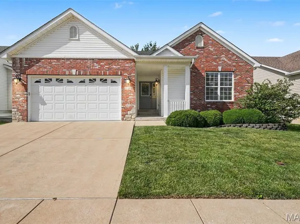 1109 Winter Lake Dr, Fenton, MO 63026