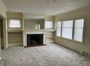 1593 Parkwood Rd, Lakewood, OH