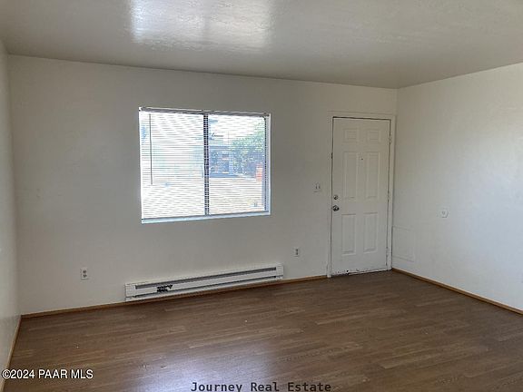 3rd image of 3327 N Hedgewood Dr