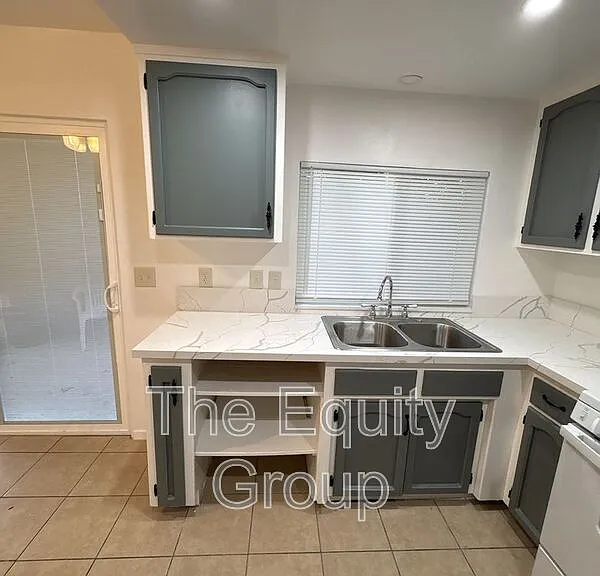 1323 S Court St — Photo 7