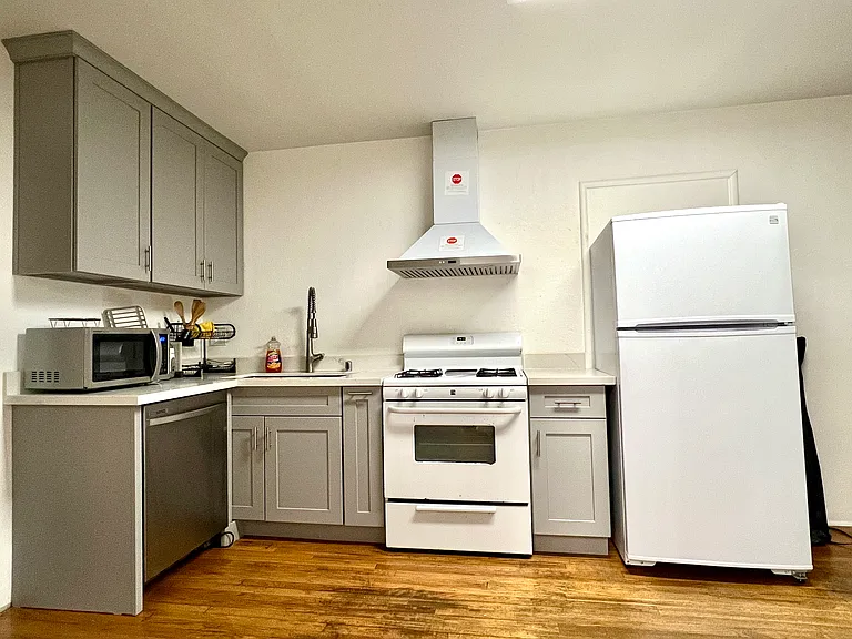 170 N 7th St — Photo 2