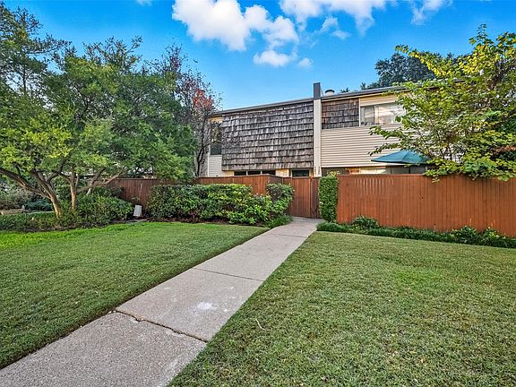 5th image of 2702 Douglas Ave #121