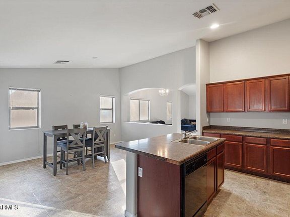 5th image of 3229 W HUNTINGTON Drive