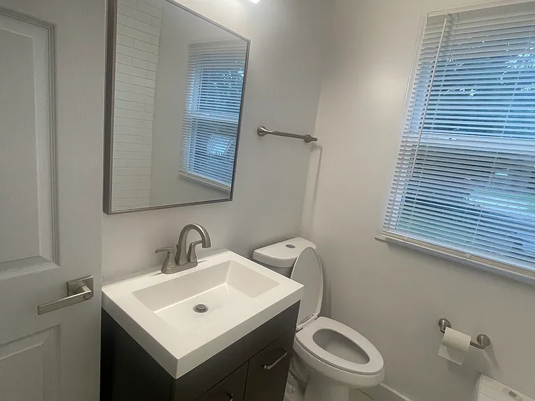 2211 Gladstone St #1 — Photo 11
