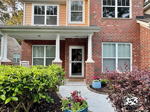 3rd image of 115 Royal Ln