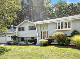 8 Brookdale Cir, Billerica, MA 01821