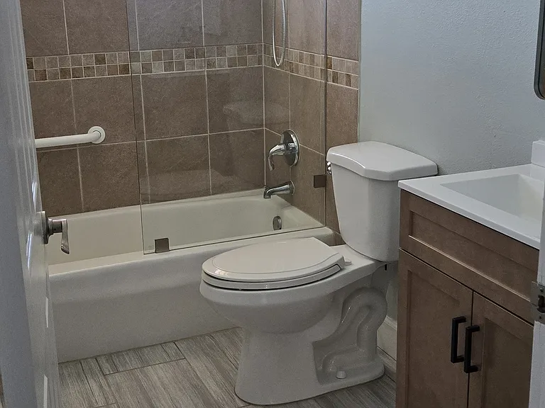 1801 El Rio Dr — Photo 9