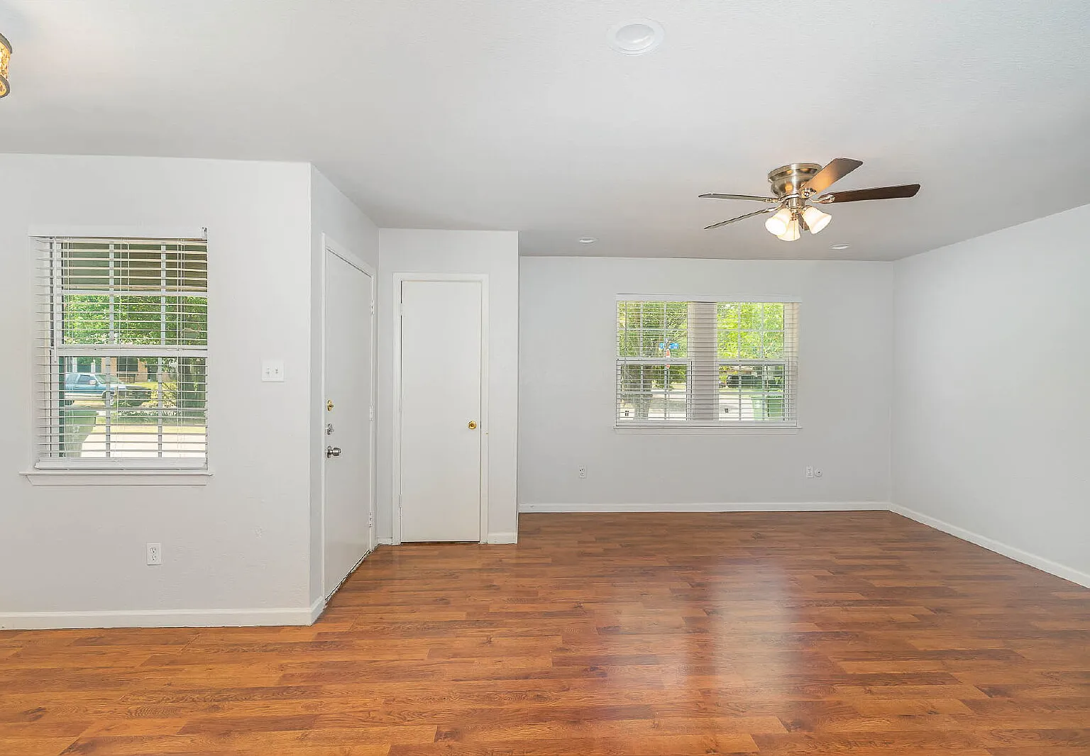 2 bed, 1.5 bath, 1013 sqft, $1,575 — Photo 3