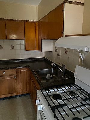 2nd image of 1882 E 52nd St #1