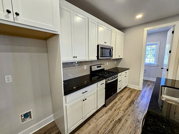 4th image of 903 Vaughn Ln