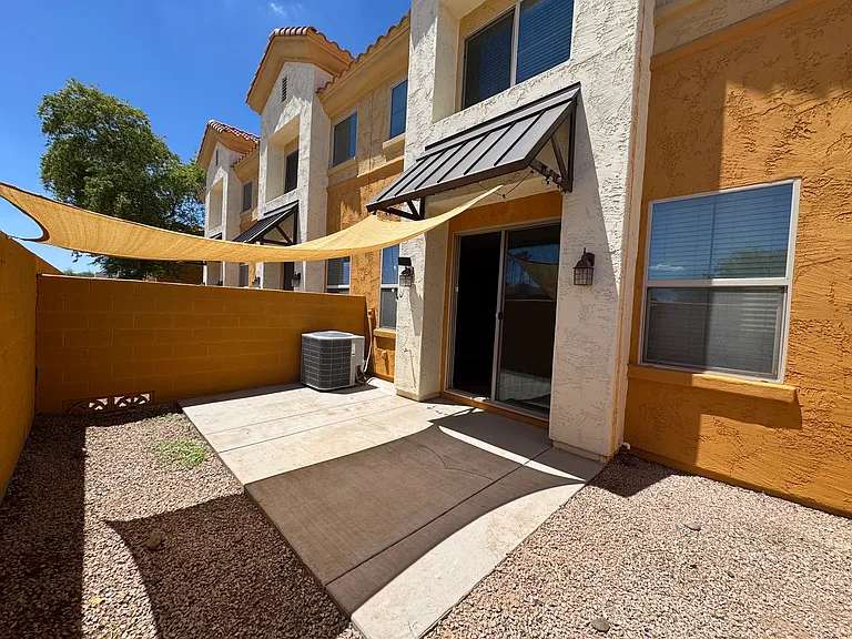 1147 E Cedar St — Photo 10