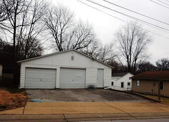 2nd image of 219 Ryan Ave