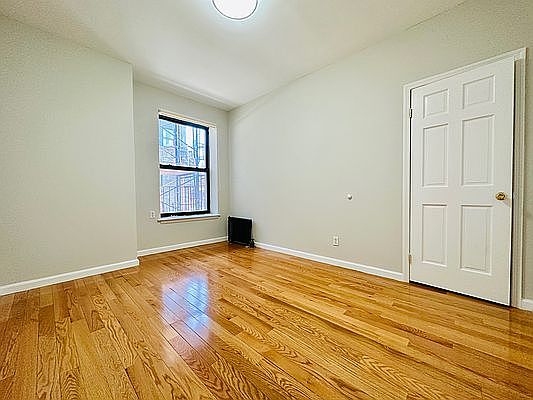 4th image of 61 W 74th St APT 5C