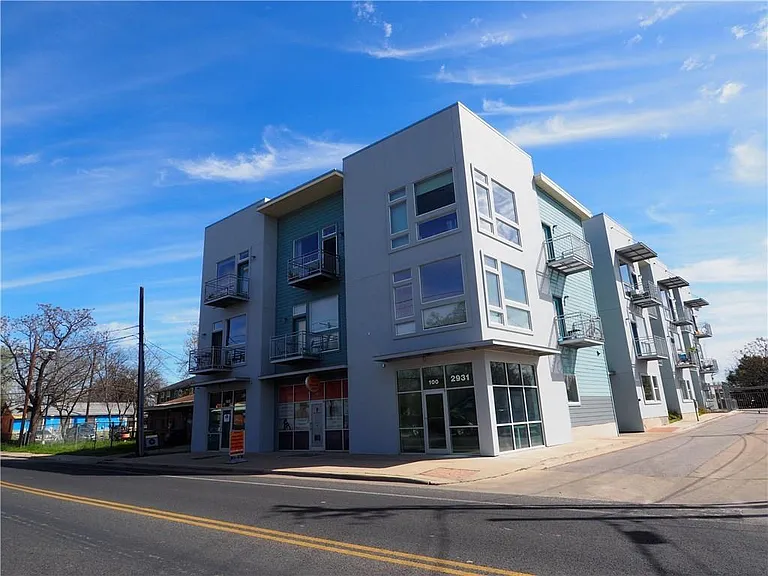 2931 E 12th St #304 — Photo 10