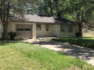 2416 SW Mission Ave, Topeka, KS 66614