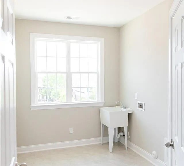 517 Gathering Park Cir — Photo 44