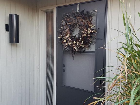 3rd image of 22147 Meadowsouth Ct