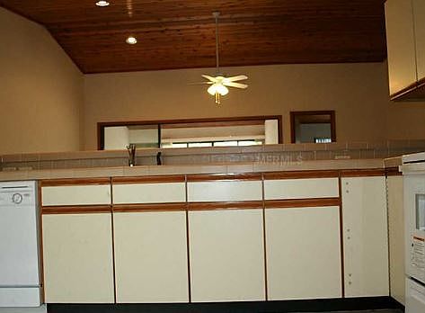 4th image of 551 Clubhouse Dr