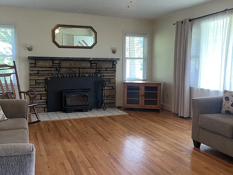 1269 Beaverdam Rd — Photo 3