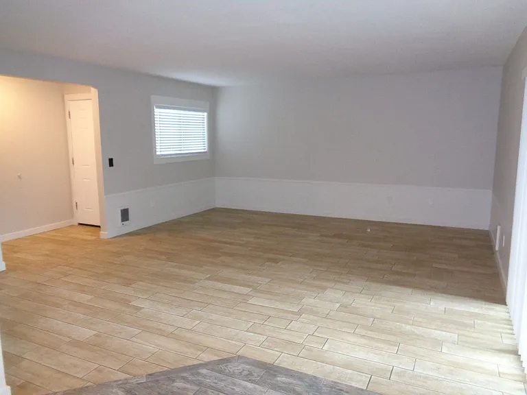 141-173 SE 8th St — Photo 7