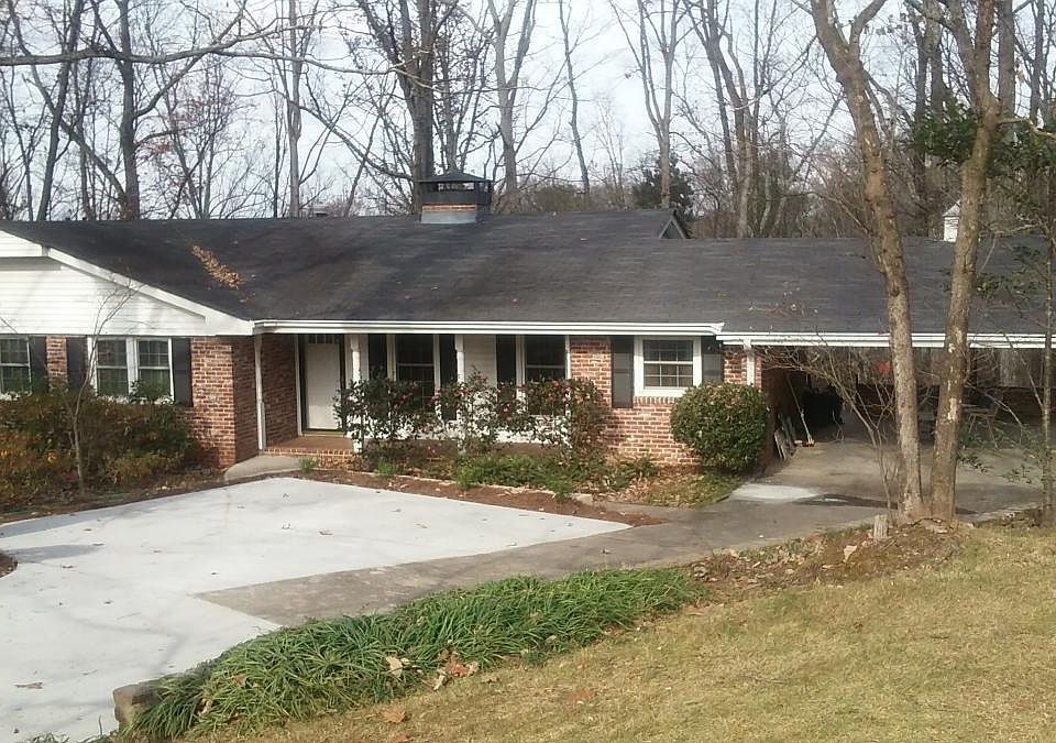 Ranch with full basement in a quiet cul de sac.