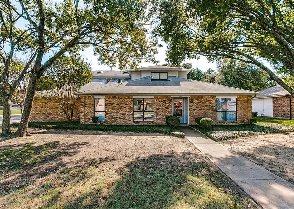 1st image of 302 W Red Bird Ln