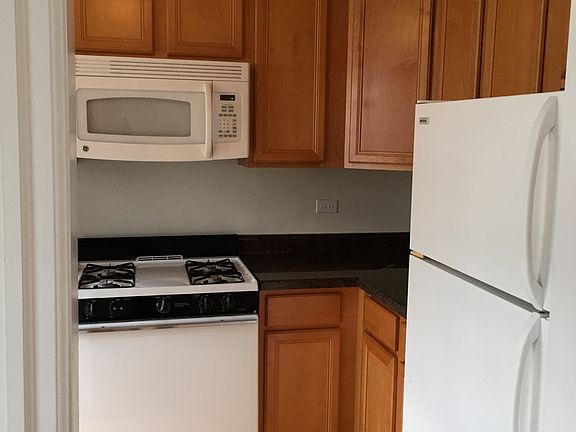 5th image of 2565 W Montrose Ave APT 3B
