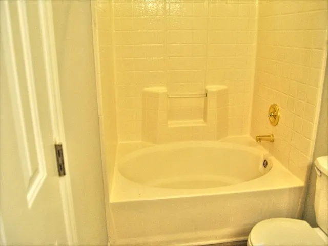 425 Johnson St — Photo 17