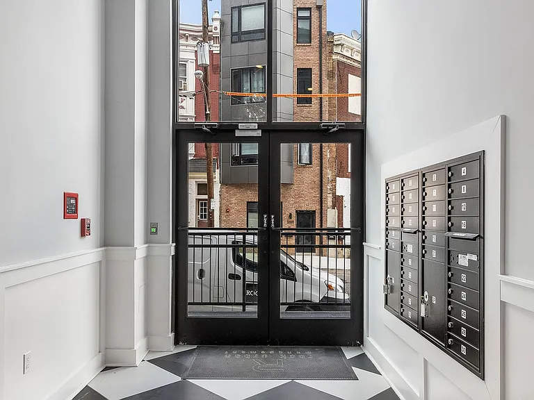 The Bentley Apartments — Photo 3