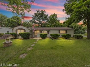 7241 Richardson Rd, West Bloomfield, MI 48323