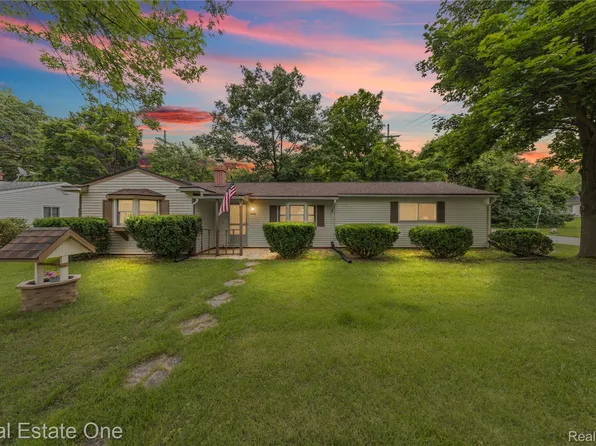 7241 Richardson Rd, West Bloomfield, MI 48323