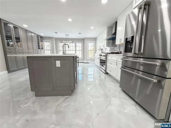 850 Ridgewood Ave, Oradell, NJ 07649