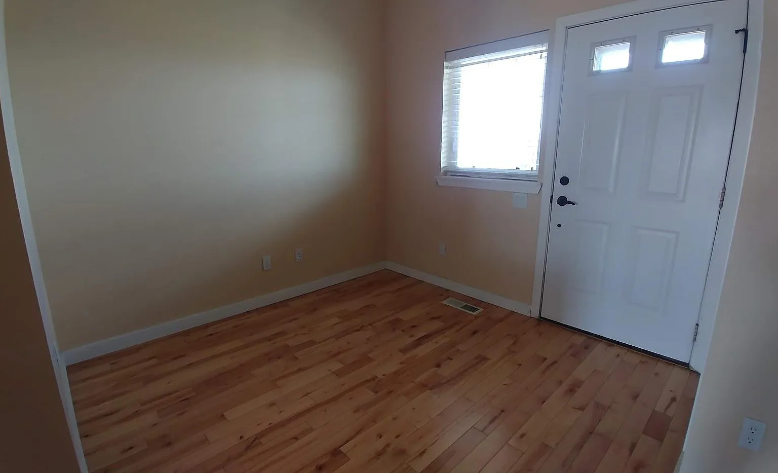 3 bed, 1554 sqft, $2,200 — Photo 2