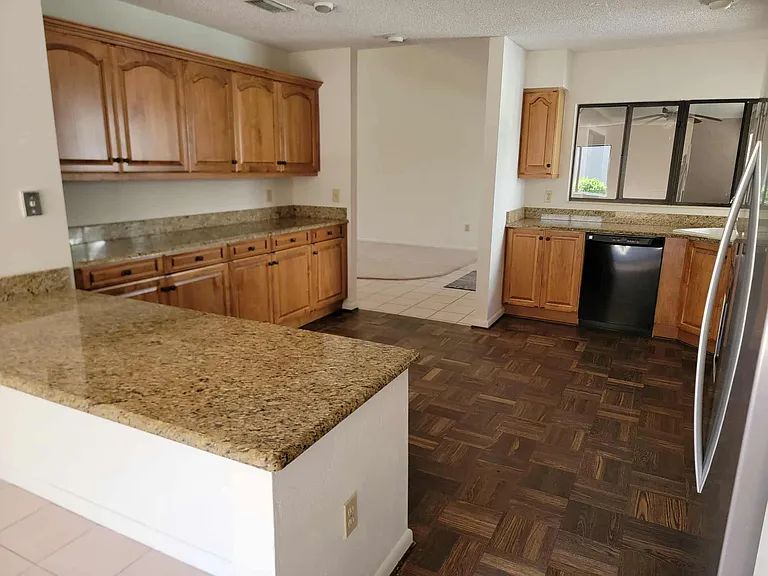 156 Beachway Dr — Photo 5