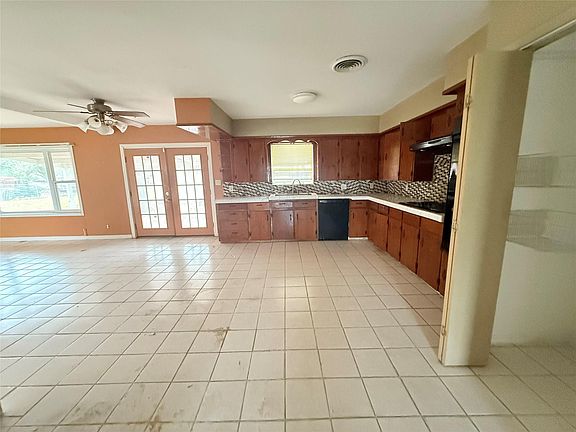 5th image of 4100 Mockingbird Ln
