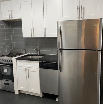 4th image of 444 W 48th St #4B*