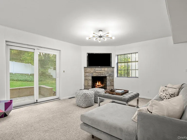1341 Pelhamdale Ave — Photo 26
