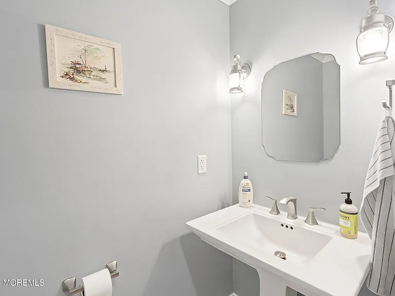 2163 Village Rd — Photo 16
