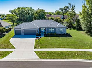 1215 Turnberry Ln, Auburn, IN 46706