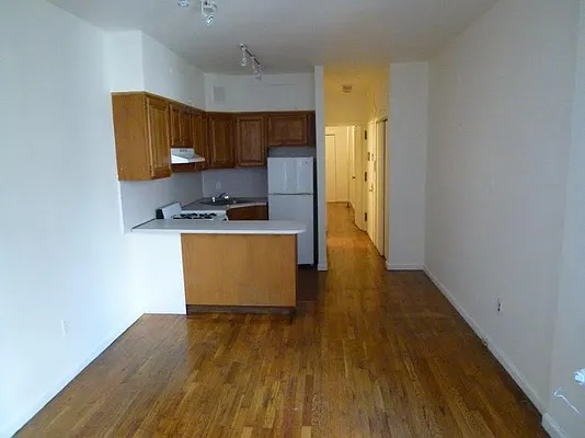 Rented by Chartwell Manhattan Realty | media 40