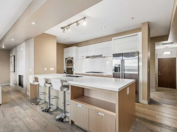 4th image of 2905 E 16th St SW #102