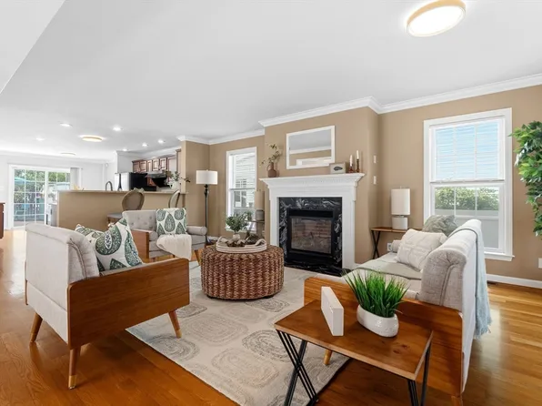 70 Gardner St, West Roxbury, MA 02132