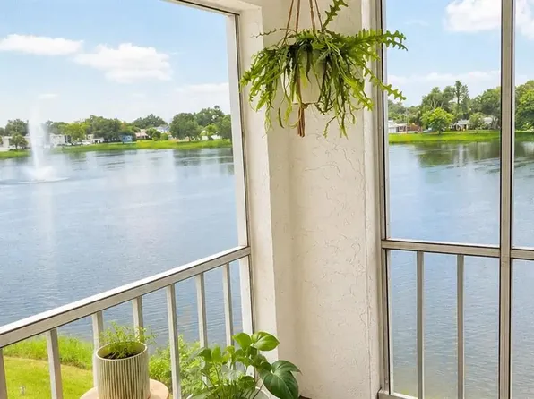 1200 37th St N APT 302, Saint Petersburg, FL 33713